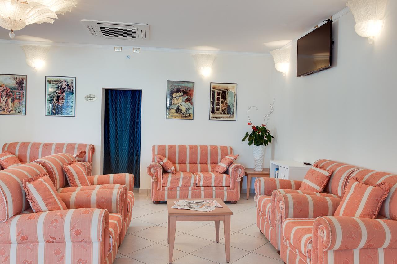 Hotel De La Ville Cesenatico Exteriör bild