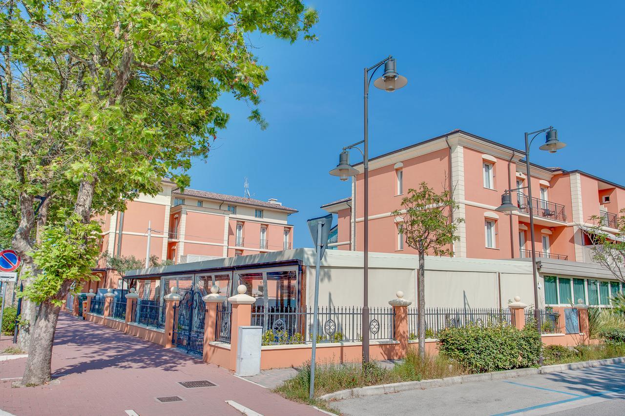 Hotel De La Ville Cesenatico Exteriör bild